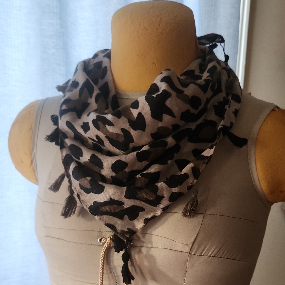 Light Gray Leopard Print Tassel Scarf